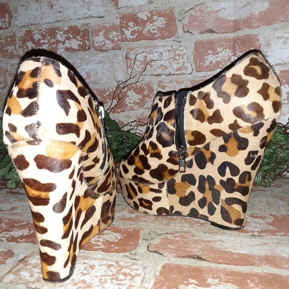 Steve Madden Wiicked L Wedge in Leopard - Picture 12 of 16